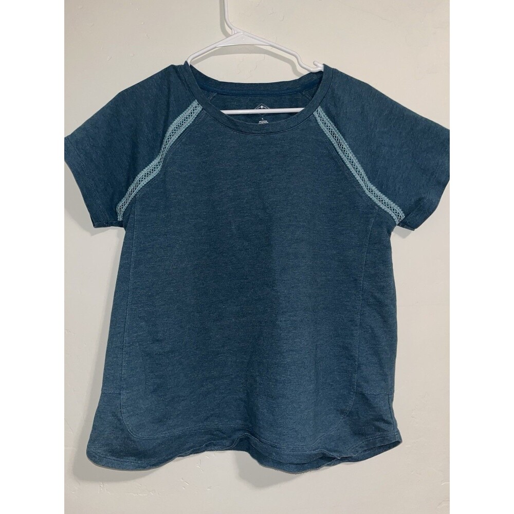 St. Johns Bay Active Top With Embroidered Sleeve Size Large